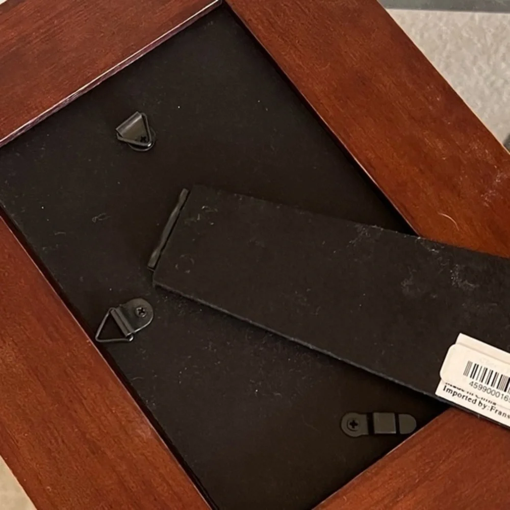 Wood Frame Etched Flowers Cherry Finish Holds 4 x 6 Photos Picture Frame New